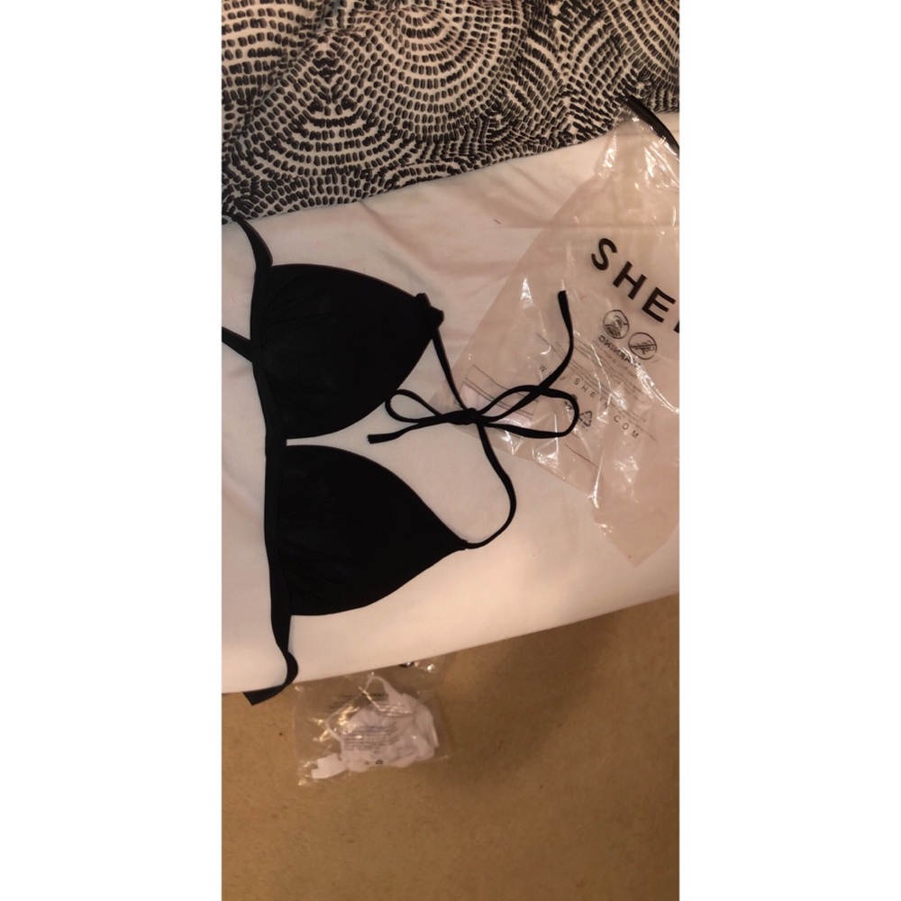 Black bikini top (new)